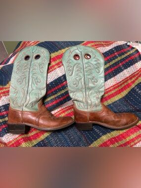Ariat teal and brown classic pull on  leather cowboy boots